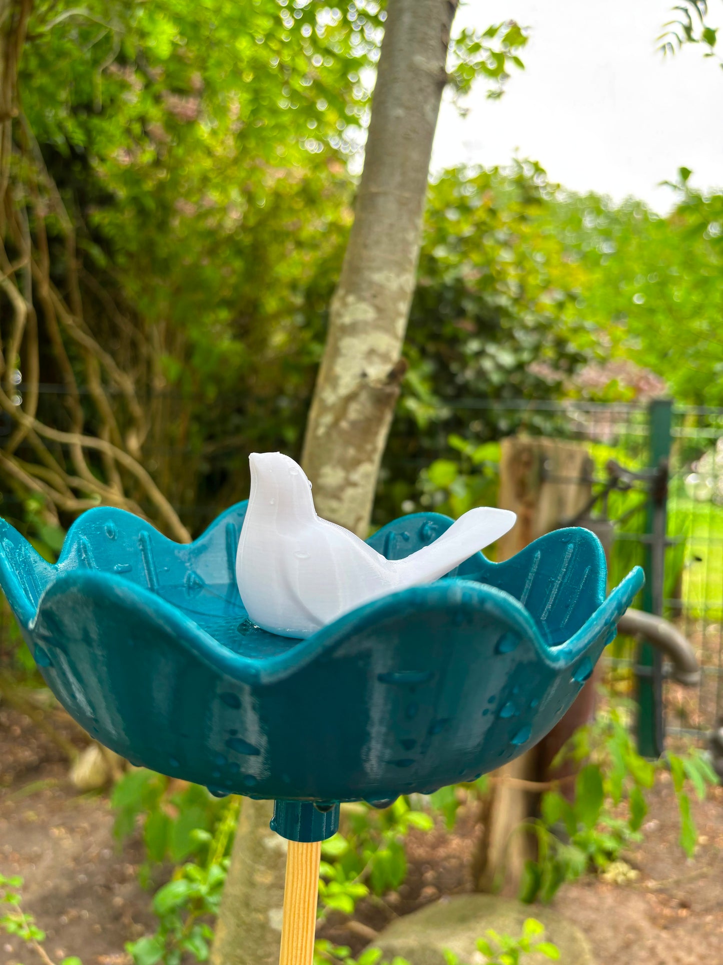 Gartendeko Vogeltränke für Wildvögel, wetterfest und robust