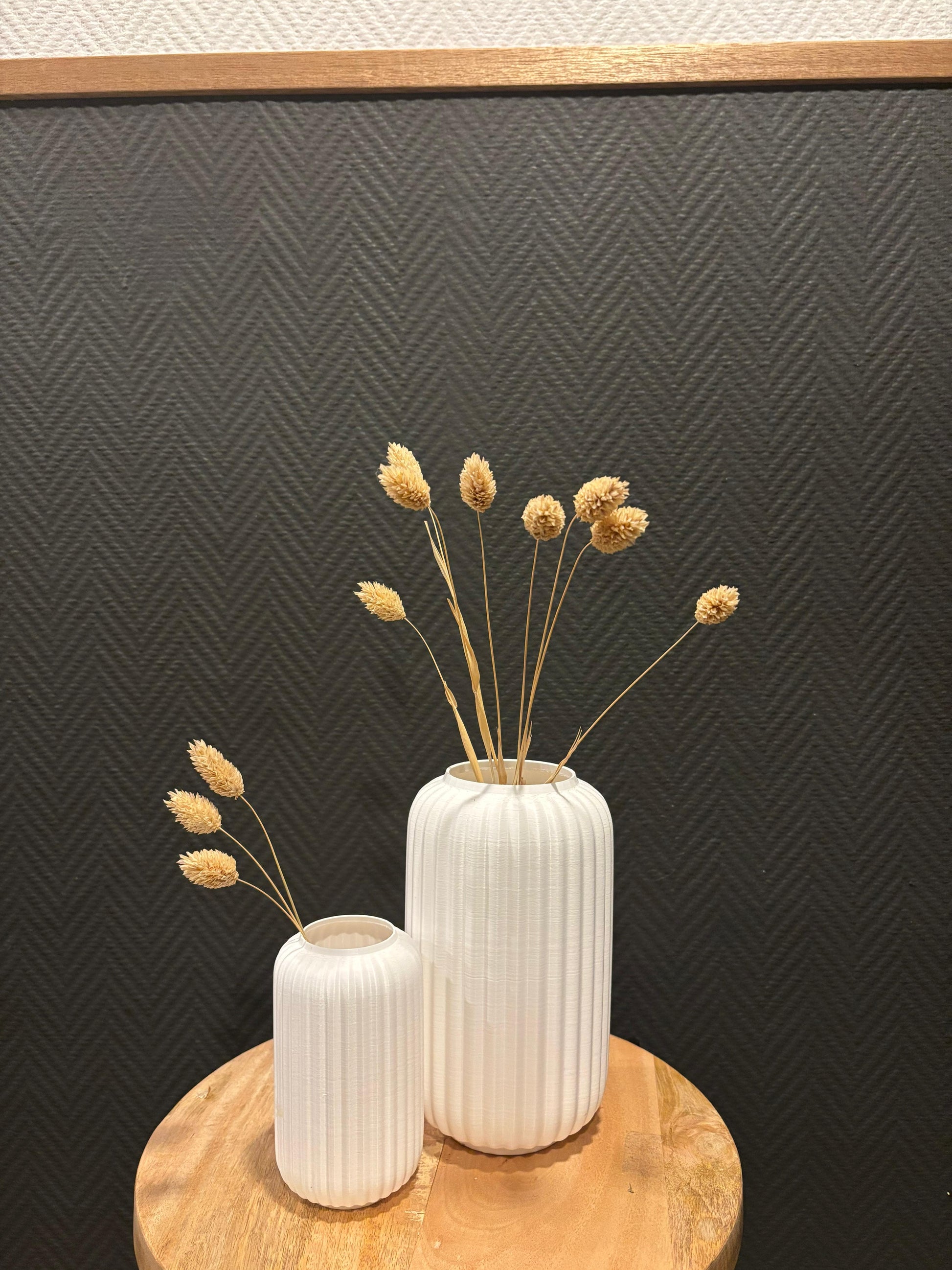 Minimalistische gerippte Designvase für Pampasgras und Trockenblumen