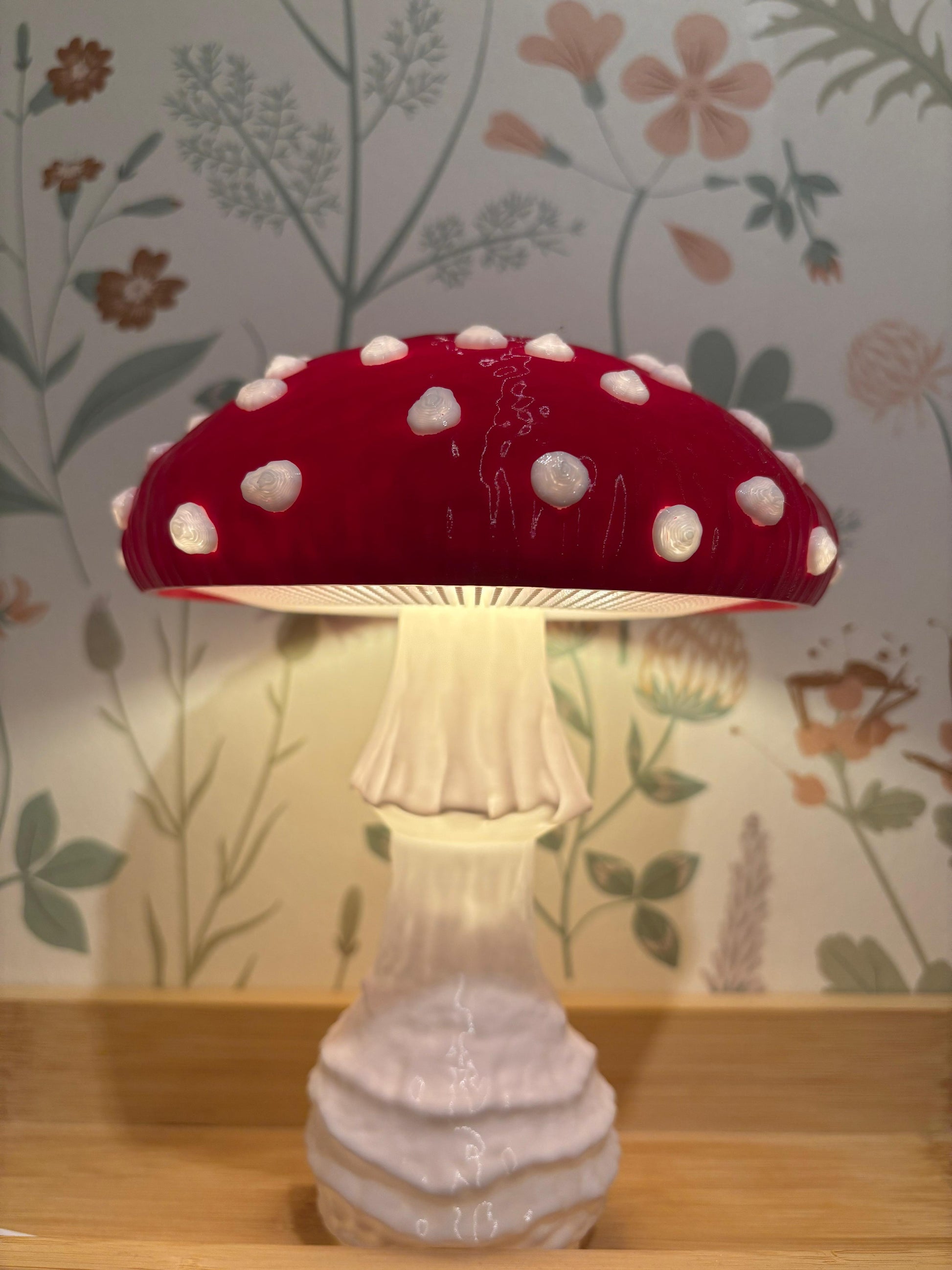 Moderne 3D gedruckte Pilzlampe im Fliegenpilz Design